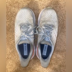 Hoka tennis shoes size 8